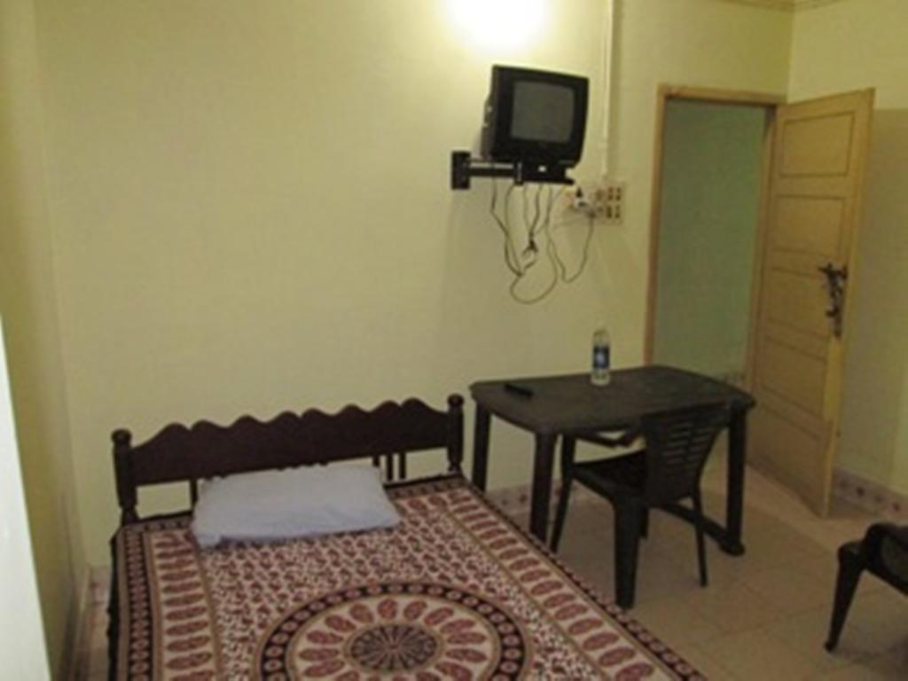 St. Antonys Lodge Kochi Bagian luar foto